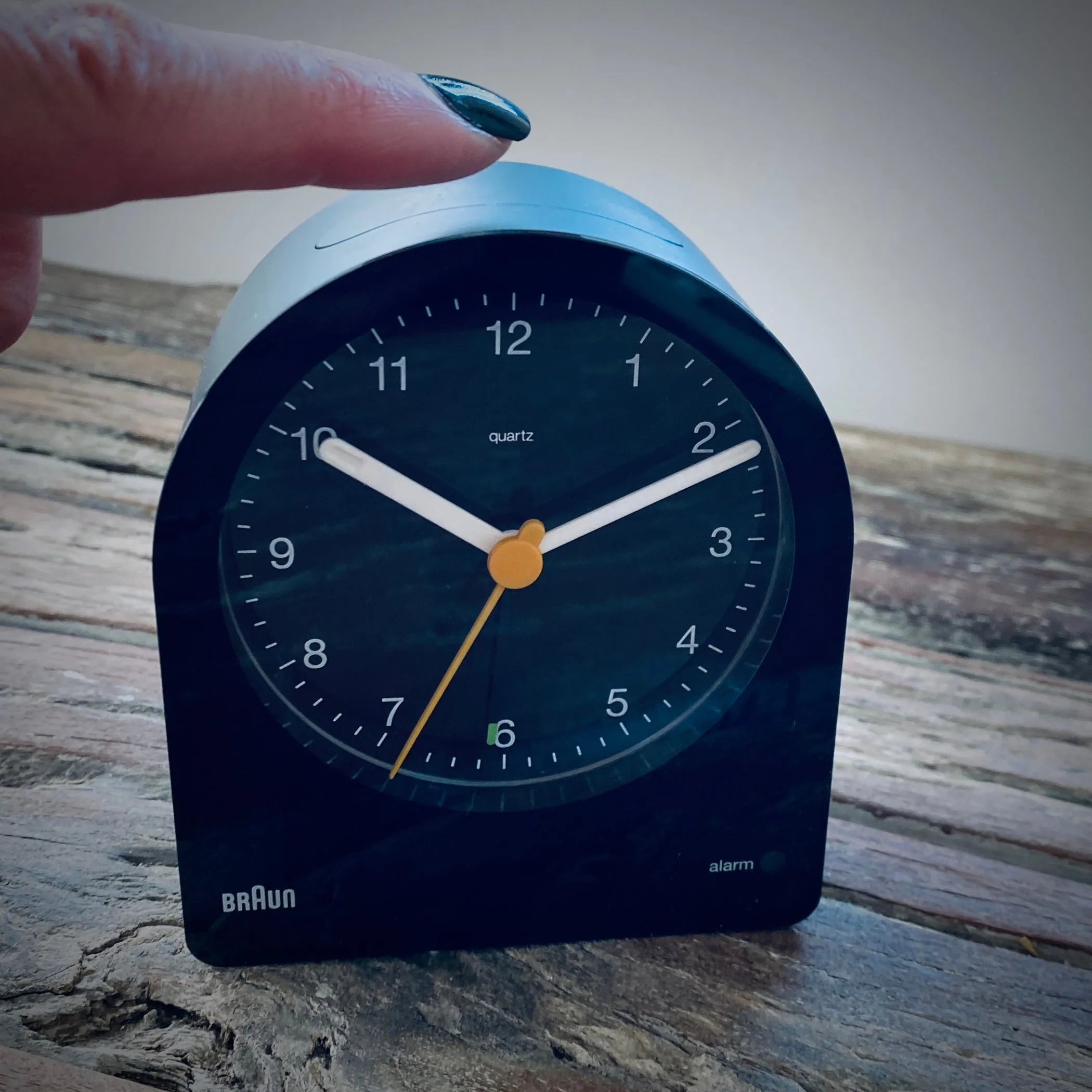 No EMF Alarm Clock. Keep The Bedroom EMF Radiation Free! Best Silent Analog Alarm Clock